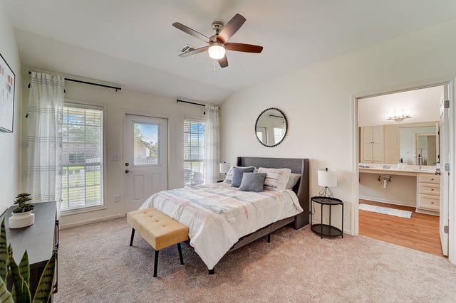 17_web_or_mls_E_Larkspur_St_017
