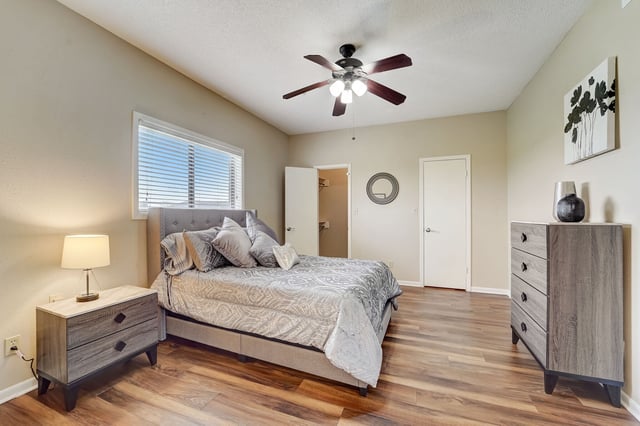 19_web_or_mls_E_Larkspur_St_019