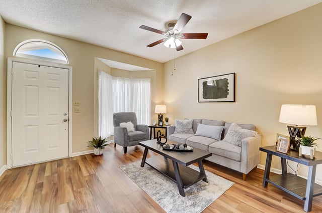 4_web_or_mls_E_Larkspur_St_004