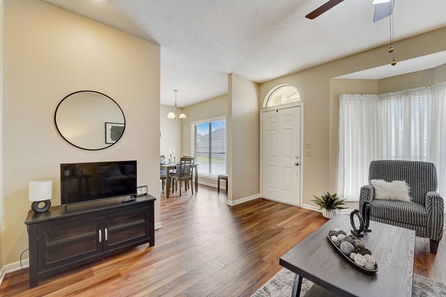 5_web_or_mls_E_Larkspur_St_005